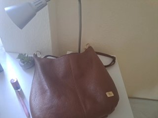 Bolso de piel marrón