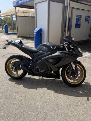 Suzuki GSX-R 600 Negra