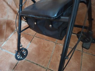 Andador para mayores con asiento
