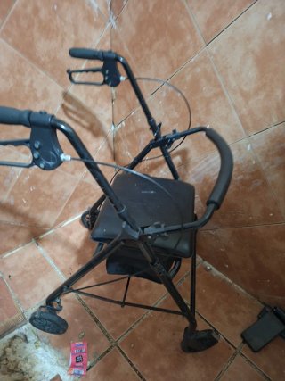 Andador para mayores con asiento