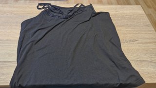 Camiseta tirantes negra con encaje