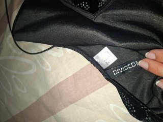 Vestido negro de tirantes con brillos