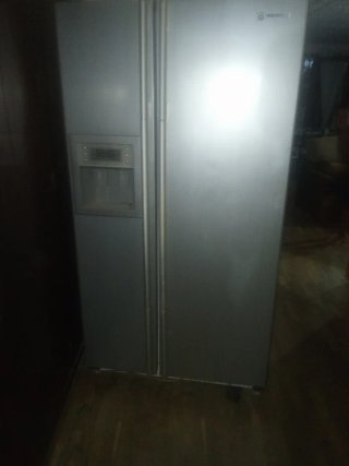 Nevera doble puerta con dispensador