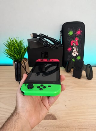 Bonita Nintendo Switch V2 Verde y Rosa