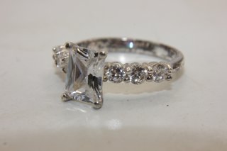 Splendido anello Vintage argento pietre CZ