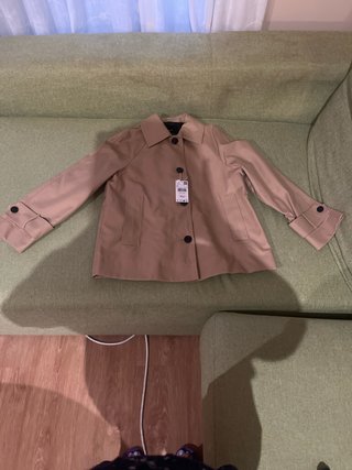 Parca chaquet beige con botones nueva sin estrenar