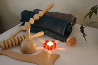 MASAJE CON MADEROTERAPIA