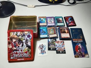 Scatola metallica Yu-Gi-Oh! + Carte Magic
