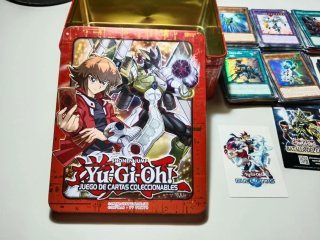 Scatola metallica Yu-Gi-Oh! + Carte Magic