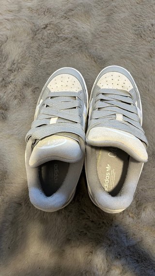Zapatillas Adidas Grises y Blancas