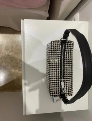 Bolso de mano con brillos negro