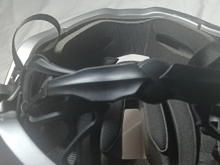 Casco  plateado de ciclismo
