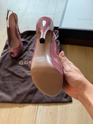 Gucci sandalias de tacón rosa de charol