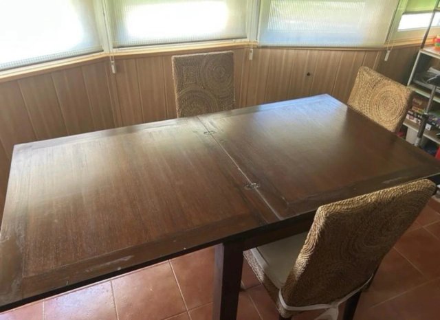 Mesa de comedor extensible madera oscura