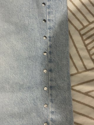 Pantalón vaquero Bershka tachuelas estrellas