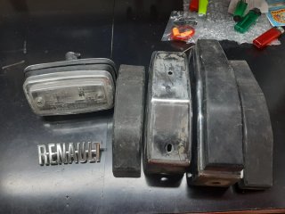 Mascotas paragolpes Renault 12 más anagrama renaul