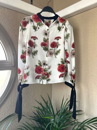 Blusa Zara floral ligera XS