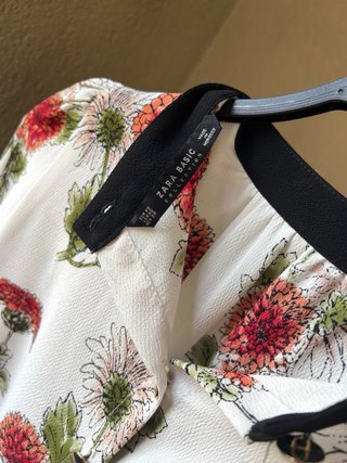 Blusa Zara floral ligera XS