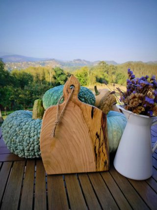Tabla de cortar de madera de castaño hecha a mano