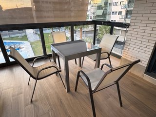 Sillones de terraza beige y gris