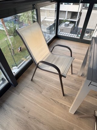 Sillones de terraza beige y gris