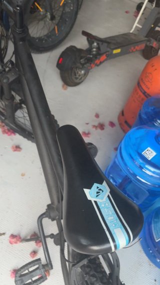 Bicicleta de montaña negra