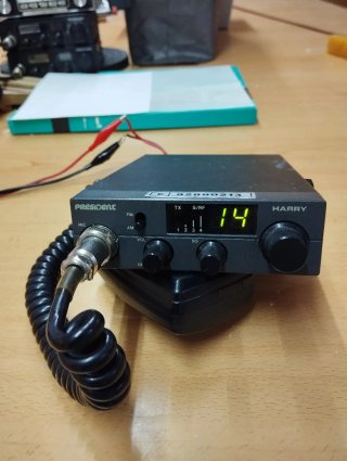 6 Emisoras,  2 amplificadores lineales,   medidor
