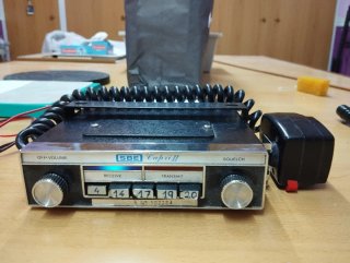 6 Emisoras,  2 amplificadores lineales,   medidor