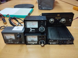 6 Emisoras,  2 amplificadores lineales,   medidor