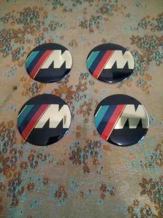 Cuatro emblemas BMW para las llantas o tapacubos