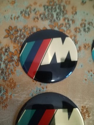 Cuatro emblemas BMW para las llantas o tapacubos