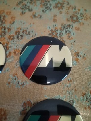 Cuatro emblemas BMW para las llantas o tapacubos