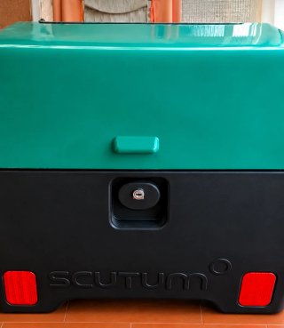 Baúl Scutum 200L Negro/Verde