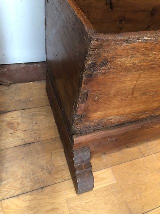 Arcón de madera antiguo.