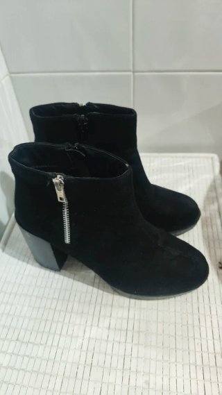 Botines tacón negros con cremallera