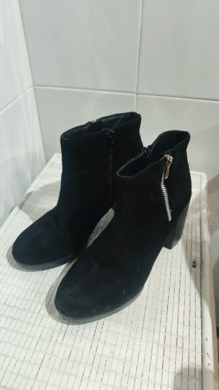 Botines tacón negros con cremallera