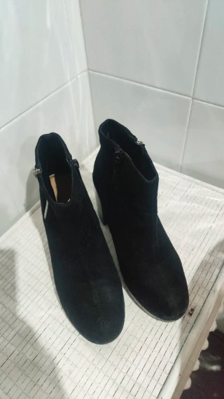 Botines tacón negros con cremallera