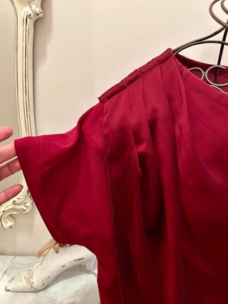 Elegante blusa burdeos sin estrenar