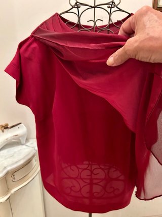 Elegante blusa burdeos sin estrenar