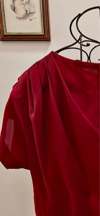 Elegante blusa burdeos sin estrenar