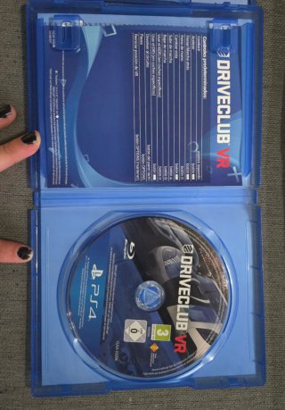 2 Juegos PS4 VR: Resident Evil 7 y Driveclub VR