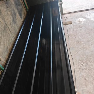 Planchas de vallado trapezoidal negras
