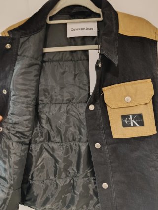 Chaleco vaquero Calvin Klein negro y marrón