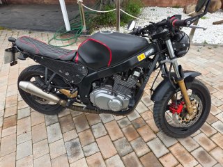 Suzuki GS500 Cafe Racer Negra