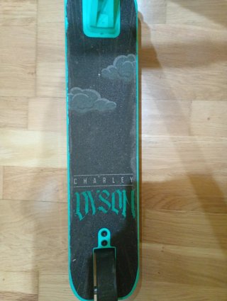 Patinete Charley Dyson azul claro y negro