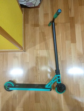 Patinete Charley Dyson azul claro y negro