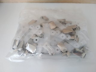 Porta acreditaciones con pinza