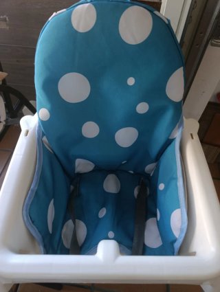 Trona IKEA con cojín