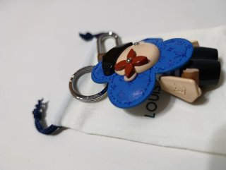 Llavero Louis Vuitton muñeca parisina