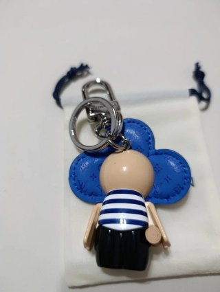 Llavero Louis Vuitton muñeca parisina